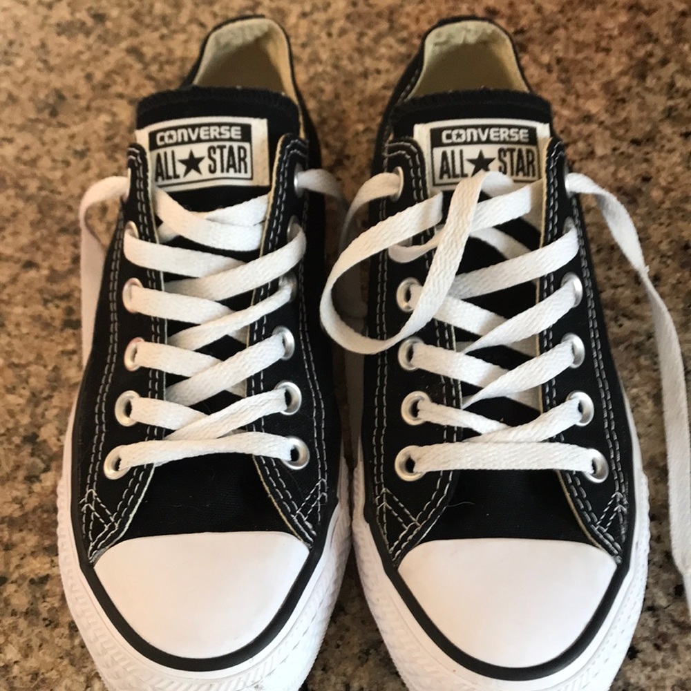 Almost new low top converse. Men’s 5, women’s 7.